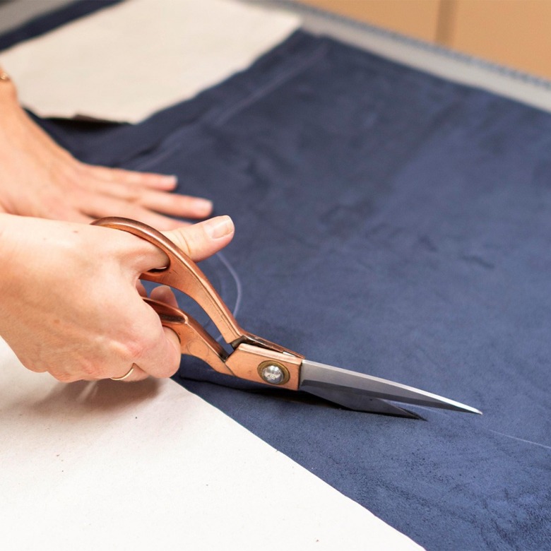 เลือกผ้าตัดชุดยูนิฟอร์ม-ชุด